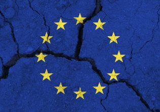 Ευρωεκλογές 2024: Έπαθε «Τραμπ» η ΕΕ; Γιατί «καίγεται» η Βρετανία