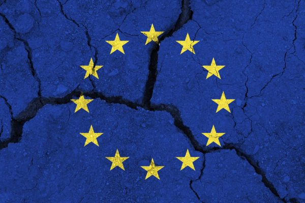 Ευρωεκλογές 2024: Έπαθε «Τραμπ» η ΕΕ; Γιατί «καίγεται» η Βρετανία