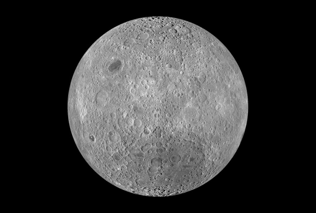 Σελήνη: Πίσω στη Γη η κάψουλα που θα έφερνε  τα πρώτα δείγματα από την αθέατη πλευρά