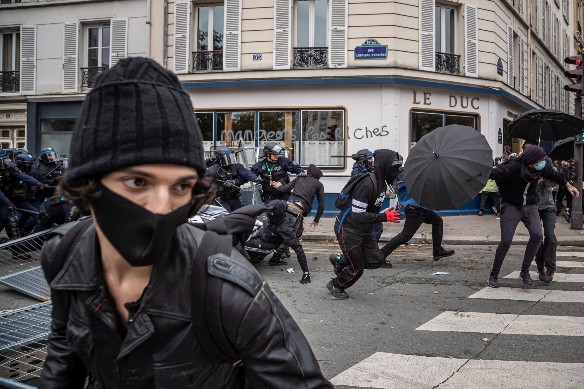 Η Γαλλία, η παραβατικότητα ανηλίκων και ένας βαρύς πέλεκυς