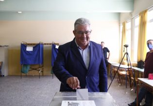 Ψήφισε ο Δημήτρης Κουτσούμπας: Ψηφίζουμε για να κοντύνουμε την αντιλαϊκή πολιτική