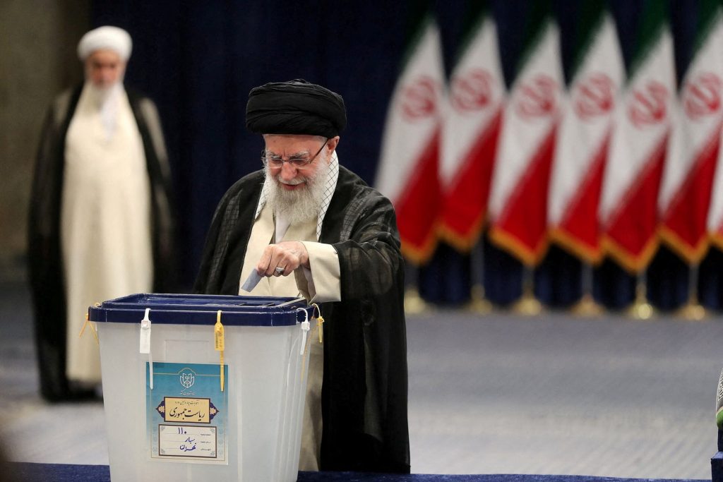 Οι πρόωρες προεδρικές εκλογές του Ιράν στη σκιά του «Μεγάλου Σατανά»