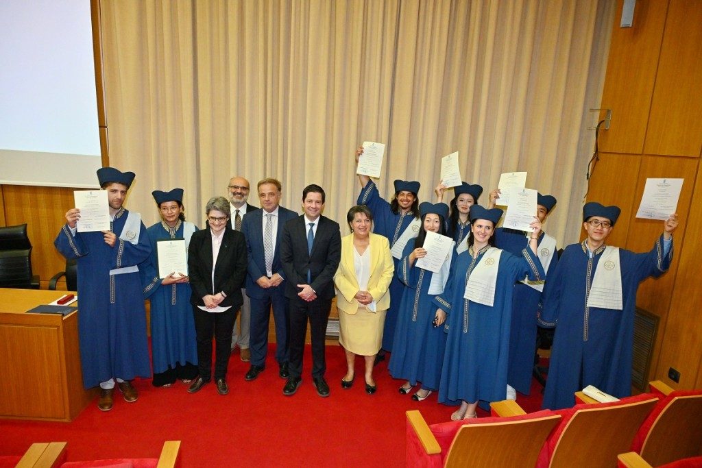 ΕΚΠΑ: πρώτη τελετή αποφοίτησης του πρώτου ξενόγλωσσου προπτυχιακού προγράμματος σπουδών στην Ελλάδα
