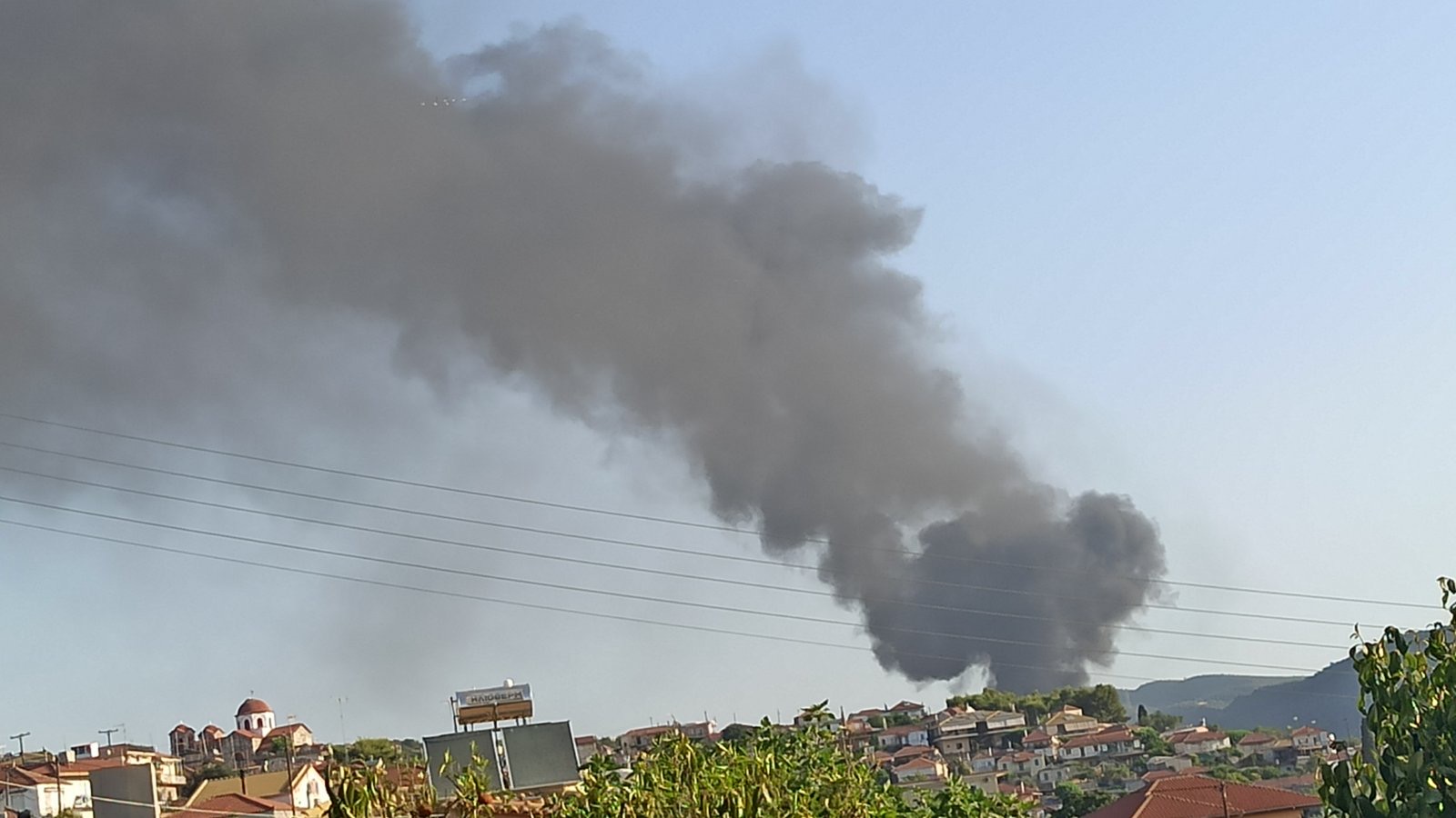 Αγρίνιο: Μεγάλη φωτιά σε εργοτάξιο και συνεχείς εκρήξεις - Πληροφορίες για νεκρό