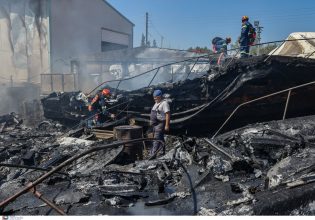 Κορωπί: Ζημιές σε κτίρια από την φωτιά – Δείτε βίντεο και φωτογραφίες