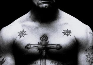 Αποκάλυψη – Δύο «αστέρια» τατουάζ στη σορό του άνδρα ίσως δείχνουν δολοφονία μέλους της ρωσικής μαφίας