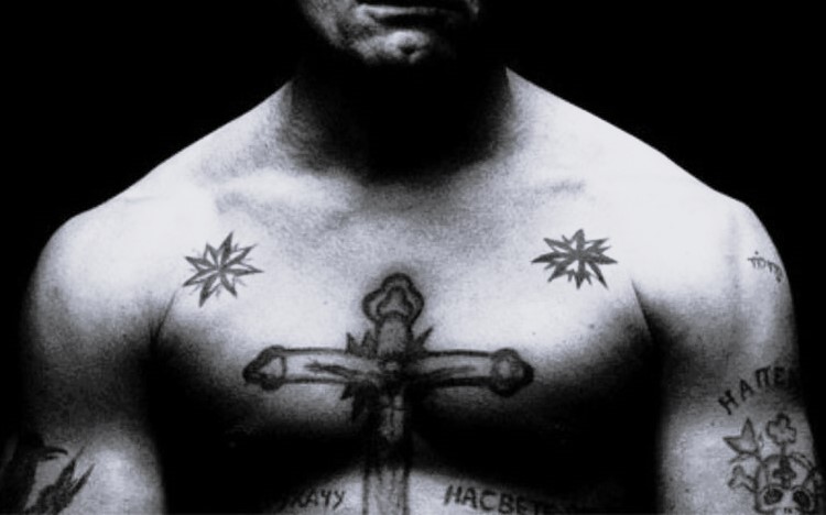 Αποκάλυψη - Δύο «αστέρια» τατουάζ στη σορό του άνδρα ίσως δείχνουν δολοφονία μέλους της ρωσικής μαφίας