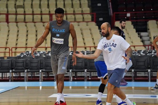Εθνική μπάσκετ: Μπήκε ο Γιάννης στην προπόνηση – Επίσκεψη Διαμαντίδη, Παπαλουκά