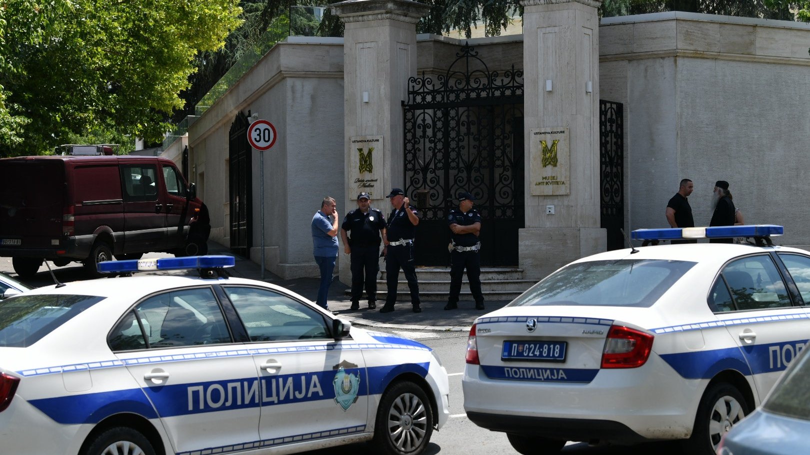 Σερβία: Επίθεση με τόξο μπροστά στην πρεσβεία του Ισραήλ στο Βελιγράδι - Νεκρός ο δράστης