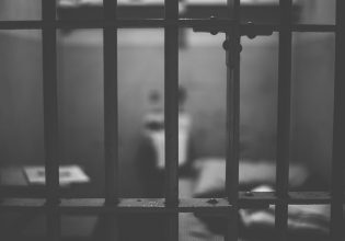 Βόλος: Στη φυλακή ο 33χρονος που κατήγγειλε ο 10χρονος γιος – «Τα γύρισε» η μητέρα αλλά δεν έπεισε