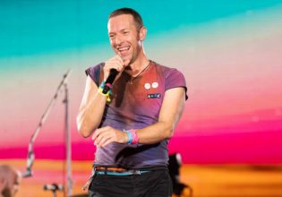 Οι Coldplay αποχαιρετούν την Ελλάδα με ένα σύντομο βίντεο – Η υπόκλιση του Κρις Μάρτιν
