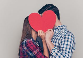 Σχέσεις: Τι συμβαίνει όταν δύο εσωστρεφείς ερωτεύονται