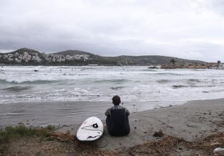SOS από Συνολάκη: Έχουν χαθεί περίπου 250 τ.χλμ. παραλίες στην Ελλάδα σε 30 χρόνια