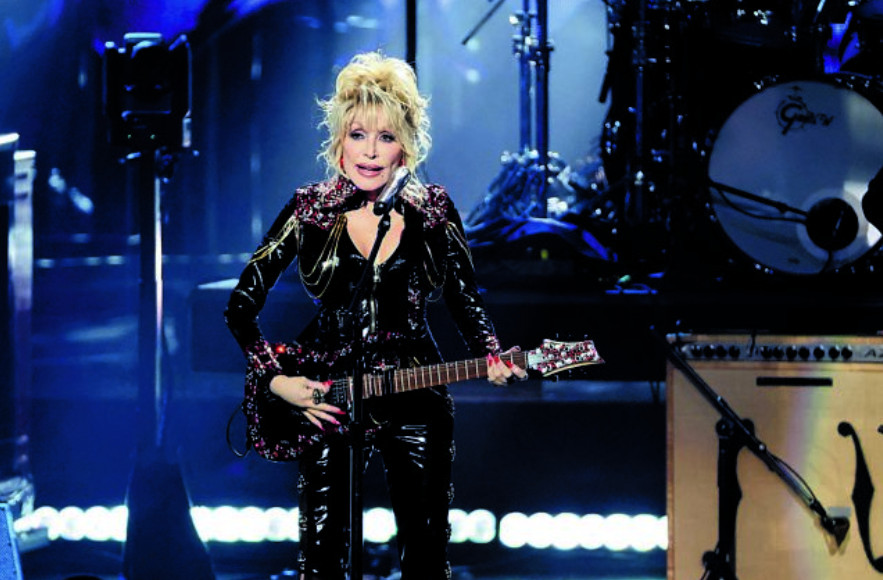 Η ζωή της θρυλικής τραγουδίστριας Dolly Parton γίνεται μιούζικαλ