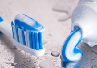 Υγεία: Τρεις περιπτώσεις στις οποίες δεν πρέπει «ποτέ» να βουρτσίζετε τα δόντια σας
