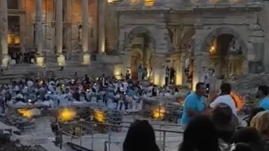 Τουρκία: Εταιρεία διοργάνωσε πριβέ δείπνο για τουρίστες στην αρχαία Έφεσο - Έντονες αντιδράσεις