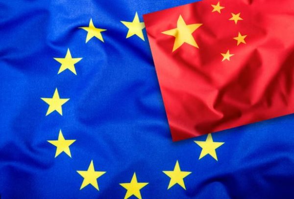 ΕΕ – Κίνα: Οι ευρωπαϊκές εταιρείες «οχυρώνονται» για τον επικείμενο εμπορικό πόλεμο