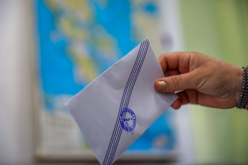 Εκλογές χωρίς ψηφοφόρους: Ραγδαία μείωση ποσοστών σε κυβέρνηση και αντιπολίτευση, κερδισμένη η ακροδεξιά
