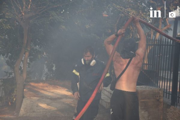Φωτιά στη Σταμάτα: Χωρίς ενεργό μέτωπο – Εκκενώθηκαν οικισμοί, μηνύματα του «112»