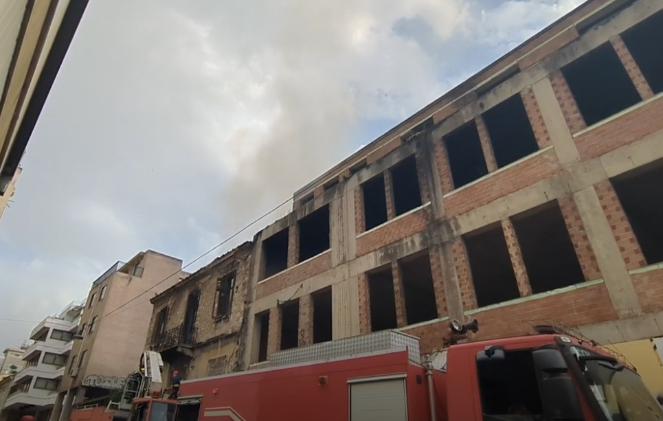 Μεταξουργείο: «Συναγερμός» για φωτιά σε εγκαταλελειμμένο κτίριο
