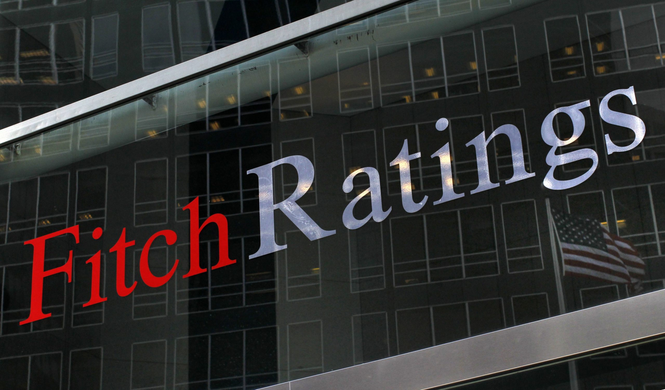 Fitch Ratings: Αμετάβλητη στο ΒΒΒ- η ελληνική αξιολόγηση, σταθερές οι προοπτικές