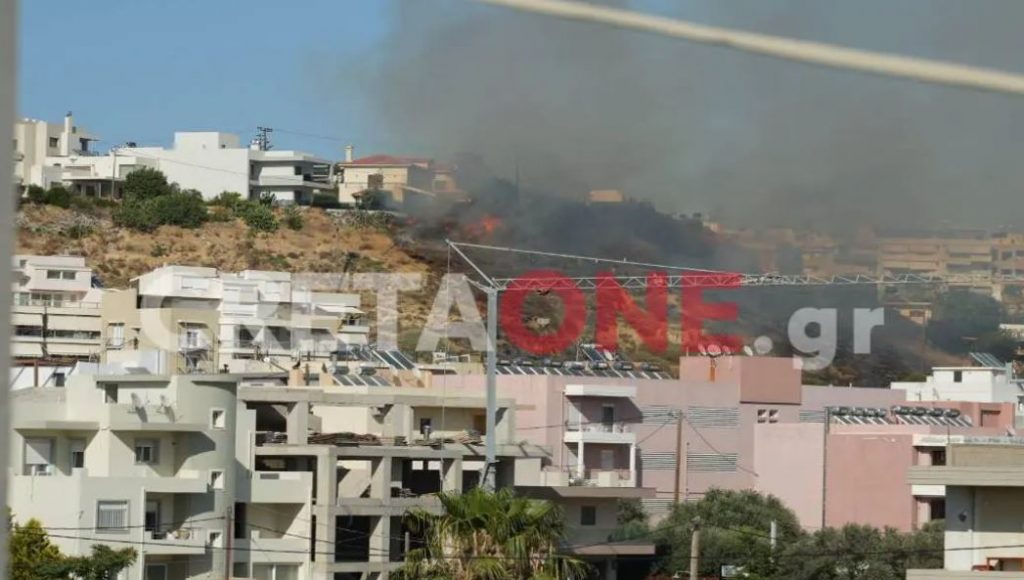 Φωτιά τώρα στην Κορώνη Μαγαρά στο Ηράκλειο: Φλόγες ξεπήδησαν εντός της συνοικίας Μασταμπά