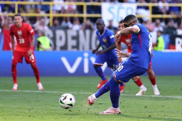 Ο Εμπαπέ με πέναλτι έκανε το 1-0 για τη Γαλλία (vid)