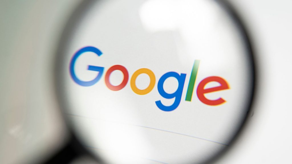Ελάχιστοι γνωρίζουν πώς προέκυψε το όνομα της Google – Η μυστική σημασία του και το λάθος