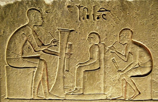 Ακόμα και στην αρχαία Αίγυπτο, οι υπάλληλοι γραφείου είχαν τα μυοσκελετικά τους