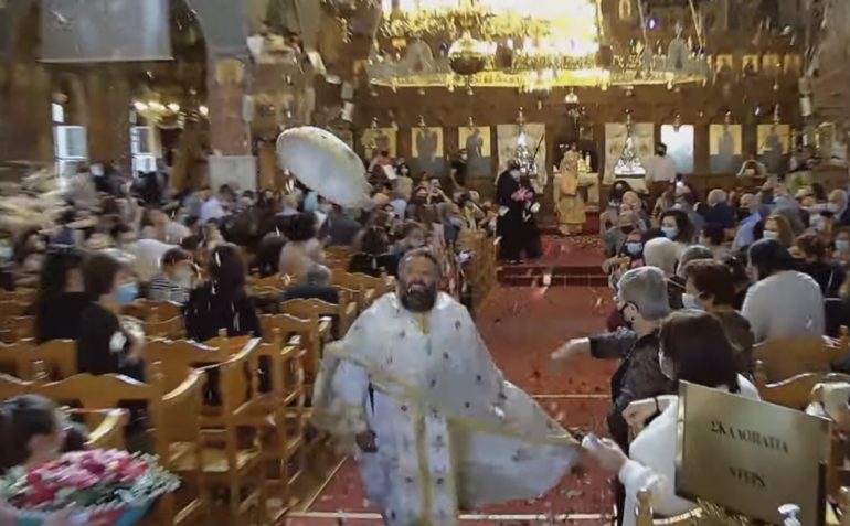 Κύπρος: Η Ιερά Σύνοδος απαγορεύει στους ιερείς το τρέξιμο κατά την Ανάσταση