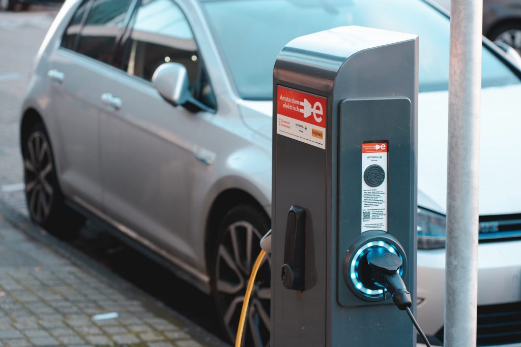 Ηλεκτρικά αυτοκίνητα: Γιατί οι ιδιοκτήτες τους τα εγκαταλείπουν, επιστρέφοντας στο φυσικό αέριο