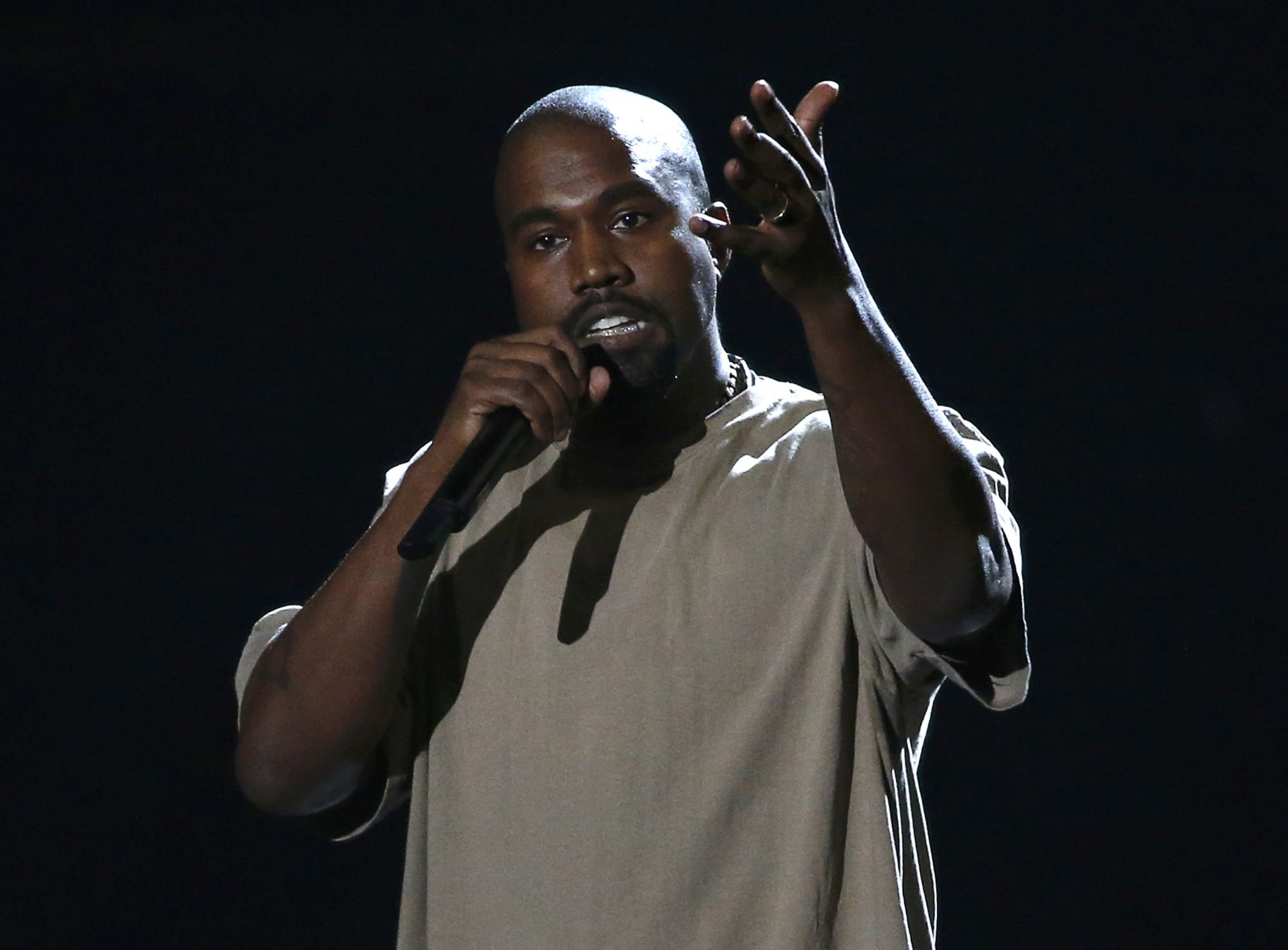 Μήνυσε για σεξουαλική παρενόχληση τον Kanye West - Τα χυδαία μηνύματα