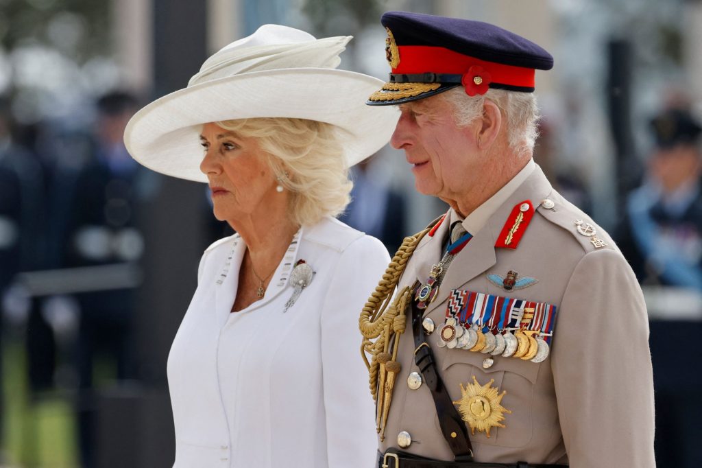 Ο βασιλιάς Κάρολος δεν είναι χαρούμενος για τη σχέση με τα παιδιά του πρίγκιπα Χάρι