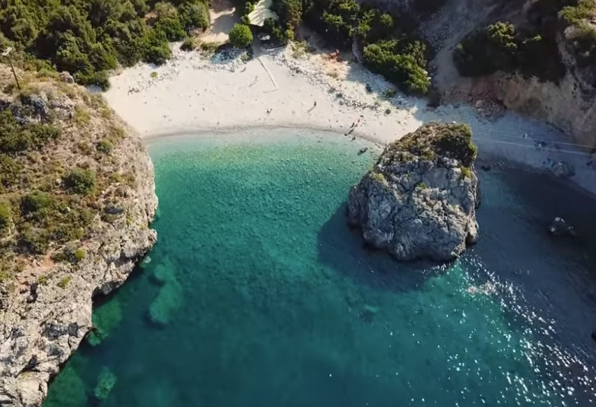 Οι 3 «μυστικές» παραλίες της Μάνης – Πέτρινες, με κρυστάλλινα νερά και άγρια ομορφιά