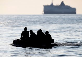 Ιταλία: Δεκάδες αγνοούμενοι από ναυάγιο στα ανοικτά της Καλαβρίας – Στις έρευνες και εναέρια μέσα