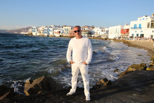 Mykonos Live TV: Τα αποκλειστικά βίντεο του Πέτρου Νάζου με όλους τους VIPS του νησιού