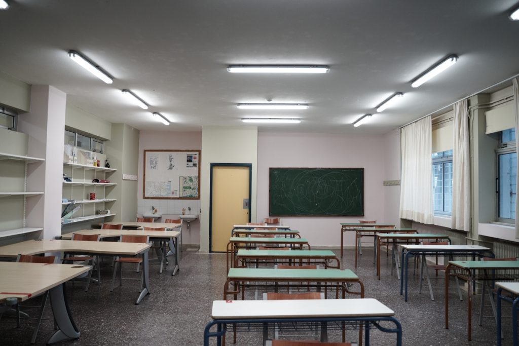 Καύσωνας: Πώς θα λειτουργήσουν την Παρασκευή τα σχολεία στην Αθήνα