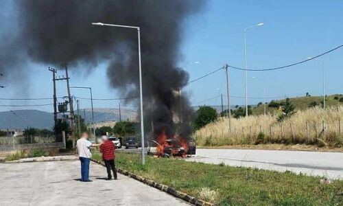 Ιωάννινα: Από θαύμα σώθηκε οδηγός – Το αυτοκίνητο του έπιασε φωτιά εν κινήσει