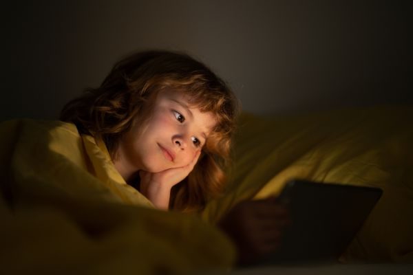 Ώρα ύπνου το σαββατοκύριακο: Πως επηρεάζει το βάρος του παιδιού