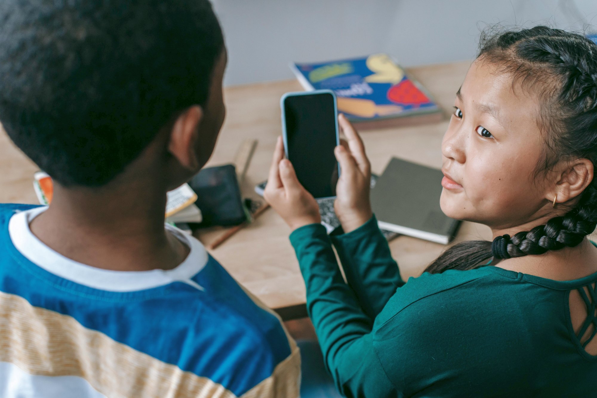 Το Λος Άντζελες απαγορεύει τα smartphone στα σχολεία