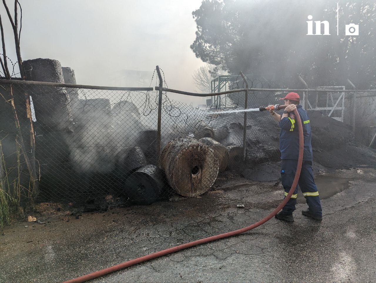 Φωτιά στην Κηφισιά: Ολοκληρωτική καταστροφή στο εργοστάσιο - Ανησυχία για τον τοξικό καπνό