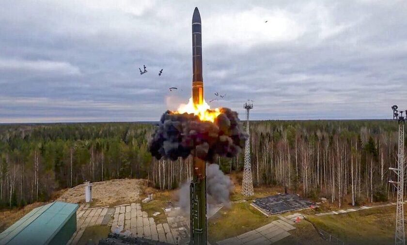 Κλιμακώνει η Ρωσία – Κάνει πρόβες ανάπτυξης τακτικών πυρηνικών όπλων σε θέσεις μάχης