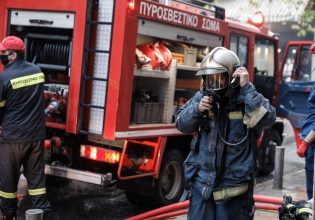 Κατεσβέσθη η πυρκαγιά στην ΠΥΡΚΑΛ στο Πάνακτο Βοιωτίας – Σε αποθηκευτικό χώρο επικίνδυνων υλικών