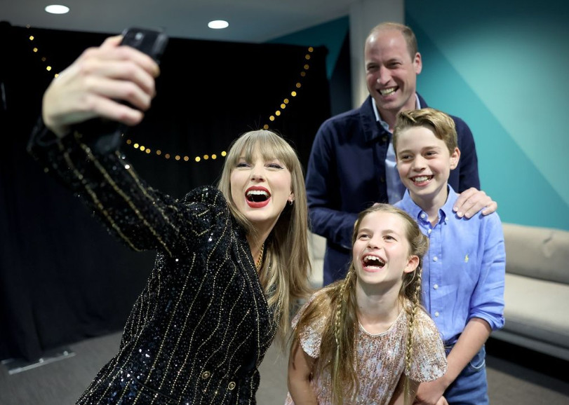 Ο πρίγκιπας Γουίλιαμ με τα παιδιά του στην Τέιλορ Σουίφτ - Οι selfies στα παρασκήνια και τα μηνύματα