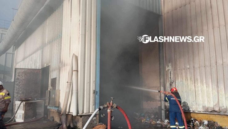 Μεγάλη φωτιά σε εργοστάσιο ανακύκλωσης στα Χανιά