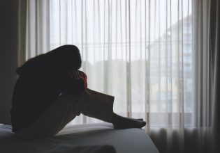 Κατάθλιψη: 5 πράγματα που μας “κλέβει”