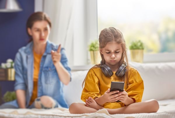 Μπορεί το κινητό να ευθύνεται για τους εφιάλτες του παιδιού;