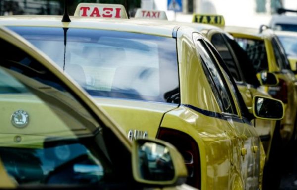 Ταξί: Πλήρωσε 20 ευρώ για μια διαδρομή 10 λεπτών – Τι καταγγέλλει στο MEGA