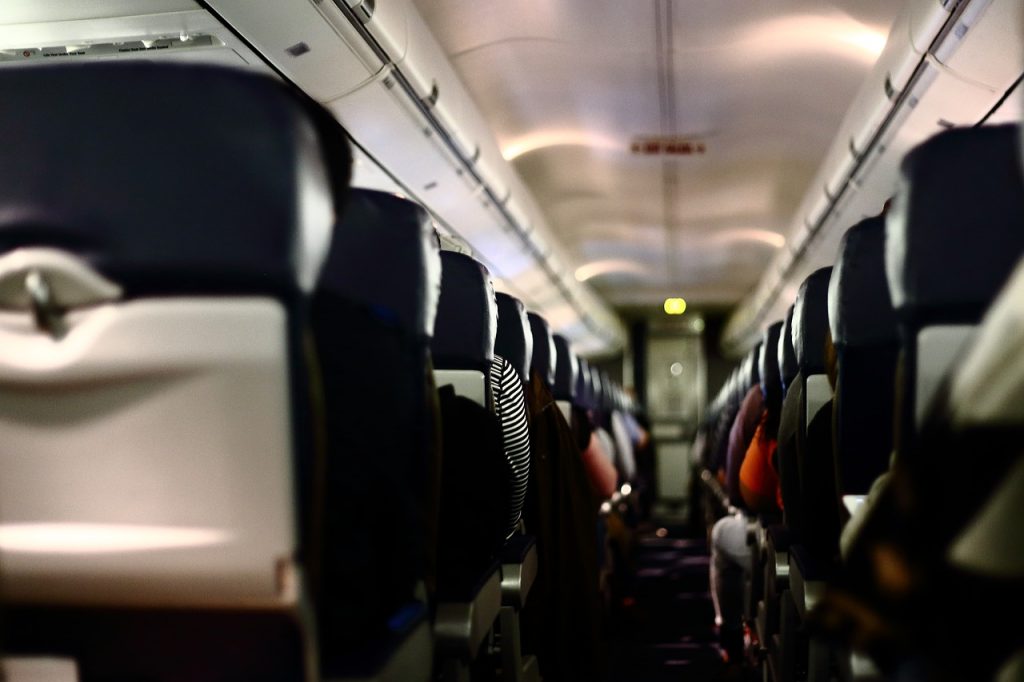 Πιλότος αποκαλύπτει την αλήθεια πίσω από τη στάση που παίρνουν οι επιβάτες σε κατάσταση έκτακτης ανάγκης