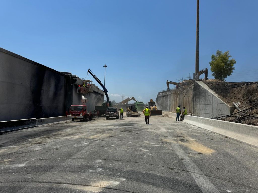 Αθηνών – Κορίνθου: Ολοκληρώθηκε η κατεδάφιση της γέφυρας – Πότε θα δοθούν στην κυκλοφορία οι λωρίδες